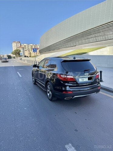 Hyundai Grand Santa Fe-4