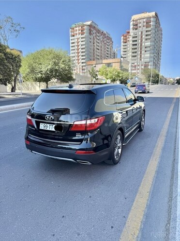 Hyundai Grand Santa Fe-3