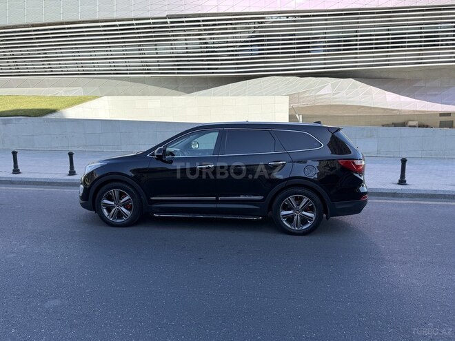 Hyundai Grand Santa Fe-5