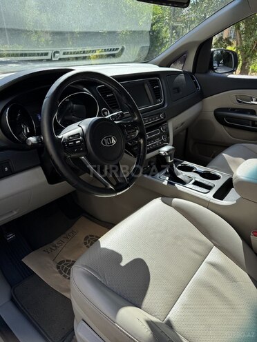 Kia Carnival-5