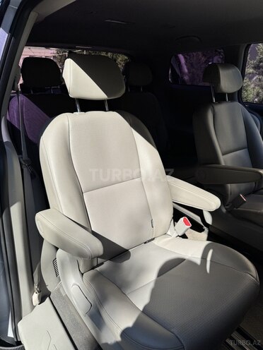 Kia Carnival-8