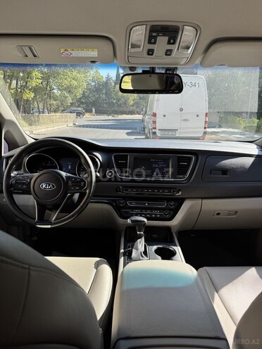 Kia Carnival-18