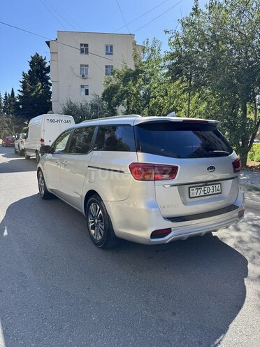 Kia Carnival-4