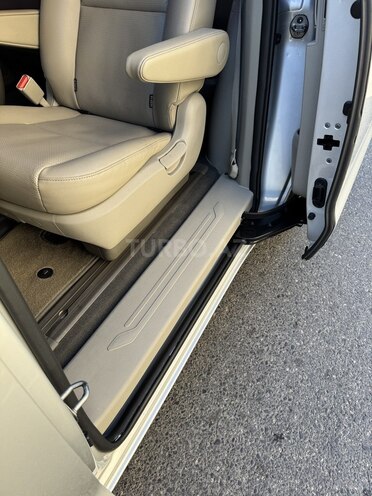 Kia Carnival-19