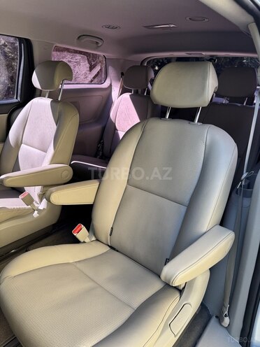 Kia Carnival-9