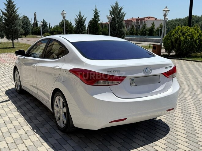 Hyundai Elantra 2013, 188,000 km - 1.6 л - Quba