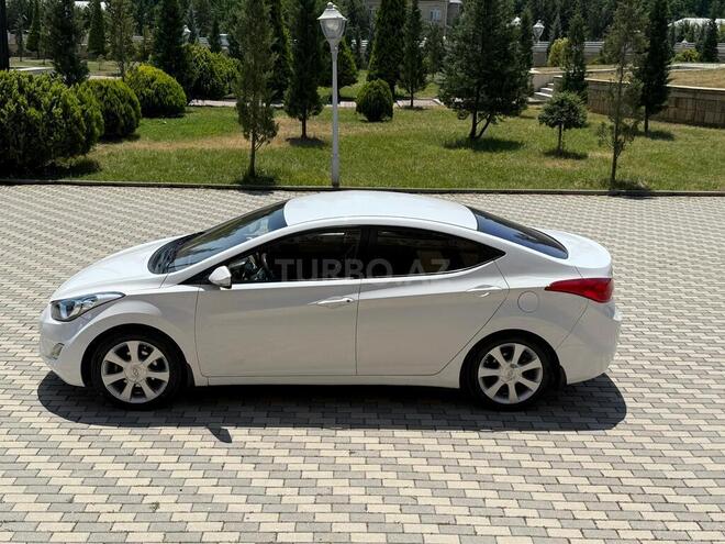 Hyundai Elantra 2013, 188,000 km - 1.6 л - Quba