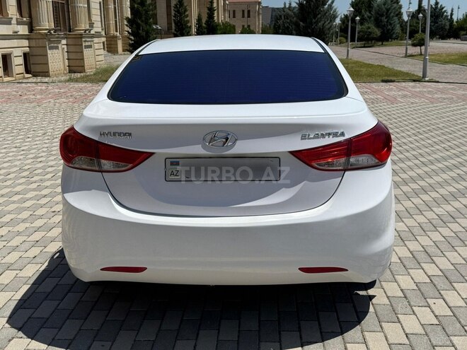 Hyundai Elantra 2013, 188,000 km - 1.6 л - Quba