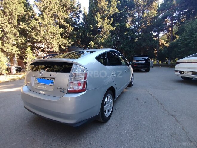 Toyota Prius-5