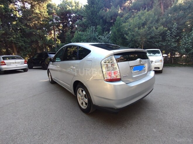 Toyota Prius-4