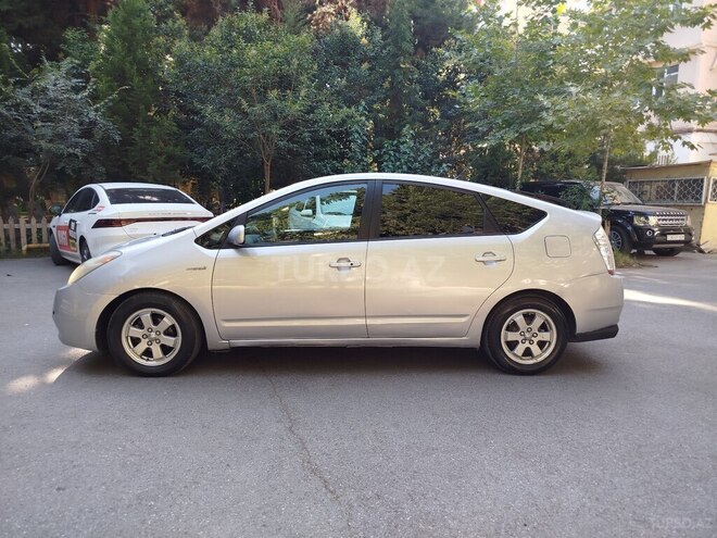 Toyota Prius-12