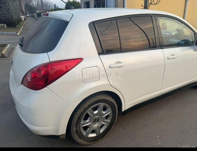 Nissan Tiida-4