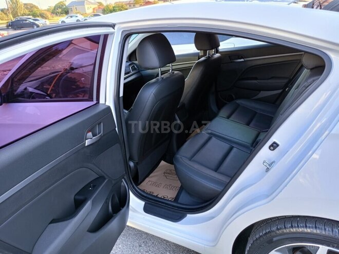 Hyundai Avante 2016, 180,000 km - 1.6 l - Bakı