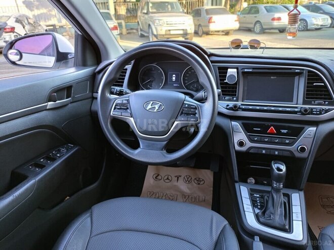 Hyundai Avante 2016, 180,000 km - 1.6 l - Bakı