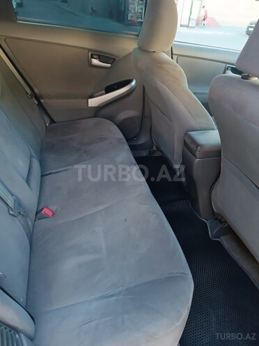 Toyota Prius-4