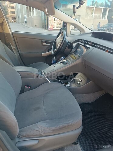 Toyota Prius-5