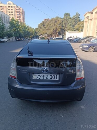 Toyota Prius-7