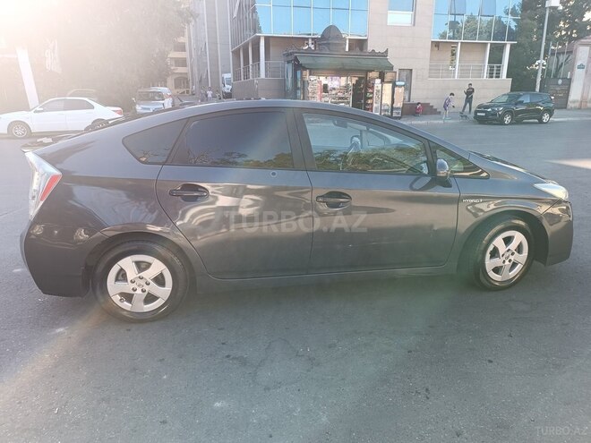 Toyota Prius-10