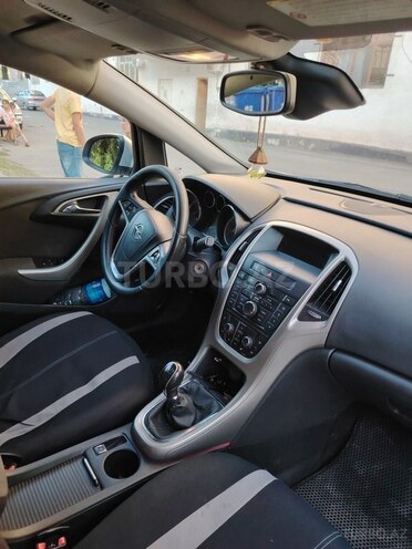 Opel Astra 2011, 240,210 km - 1.3 l - Ağdaş