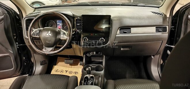Mitsubishi Outlander-13