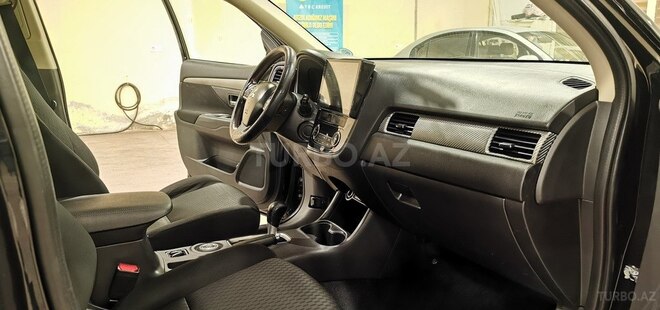 Mitsubishi Outlander-16