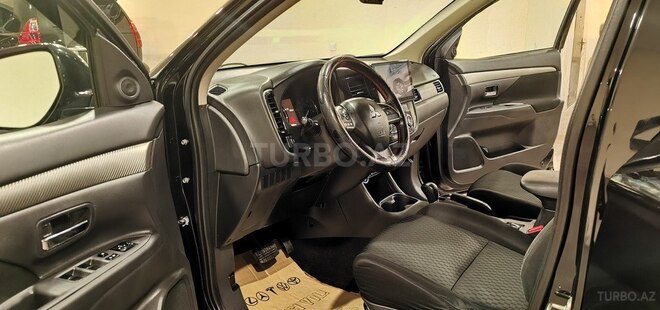 Mitsubishi Outlander-18