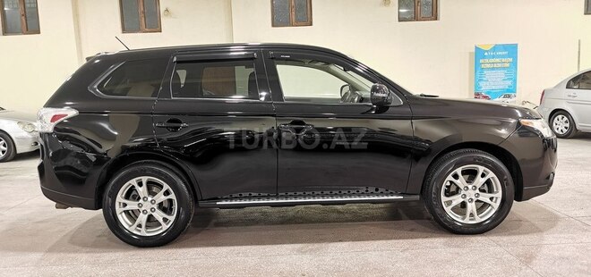 Mitsubishi Outlander-3