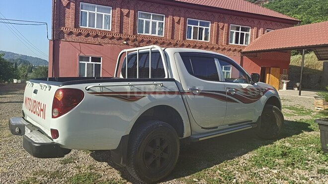 Mitsubishi L200 2011, 220,000 km - 2.5 l - Astara