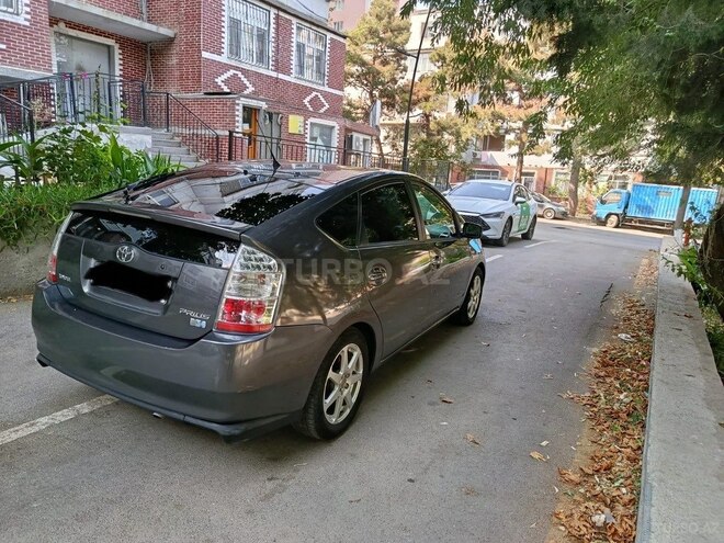 Toyota Prius-12