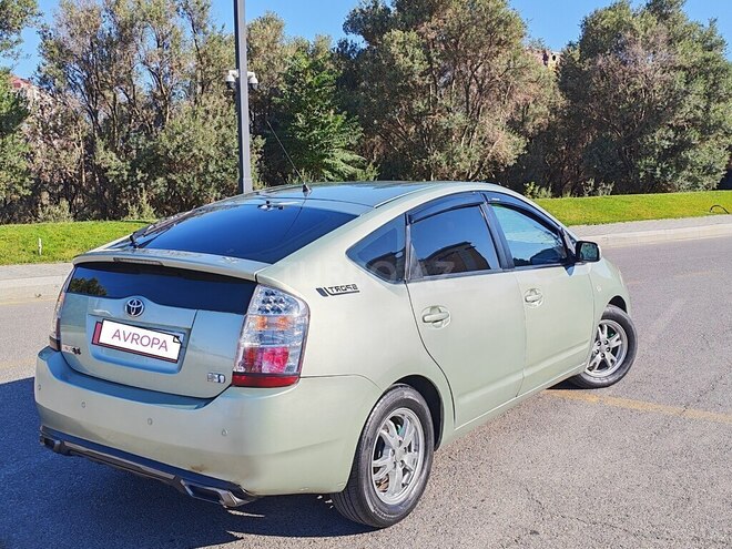 Toyota Prius-5