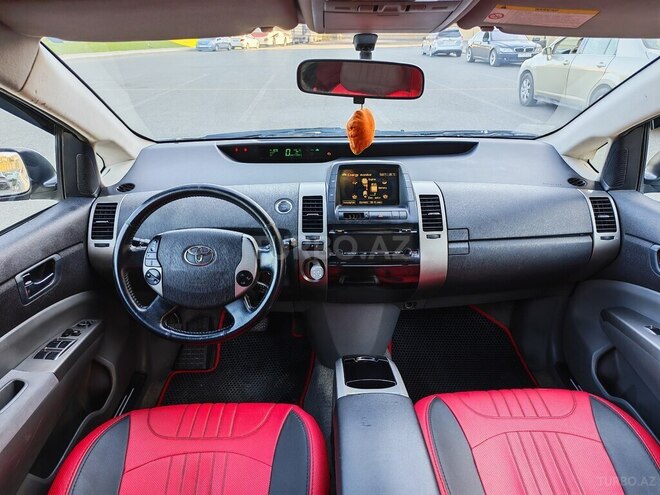Toyota Prius-7