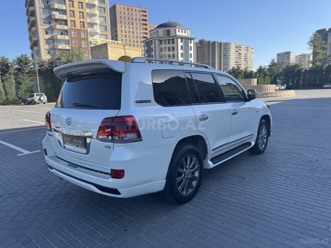 Toyota Land Cruiser-7