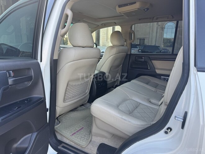 Toyota Land Cruiser-10