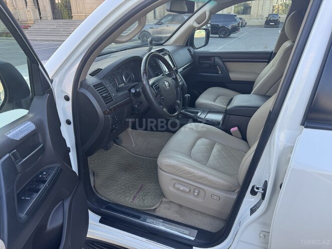 Toyota Land Cruiser-9