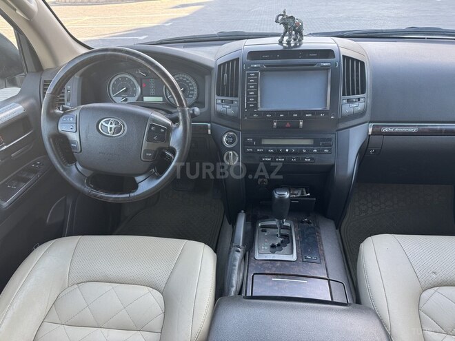 Toyota Land Cruiser-11