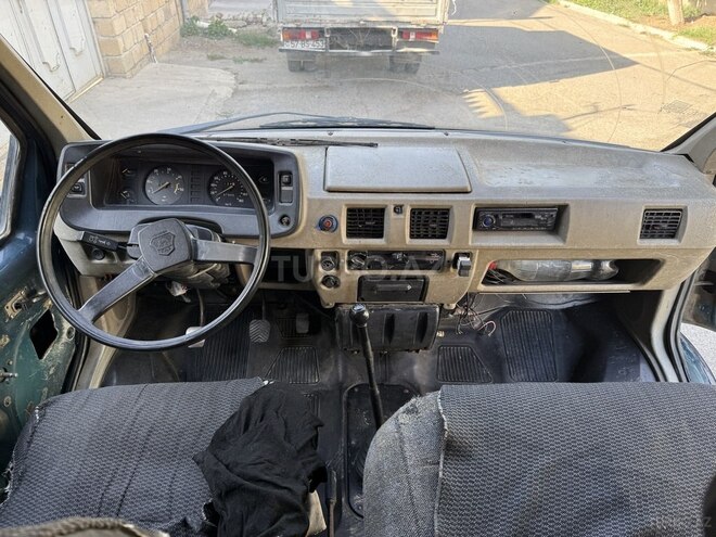 GAZ 330202-740 1998, 200,000 km - 2.4 l - Samux