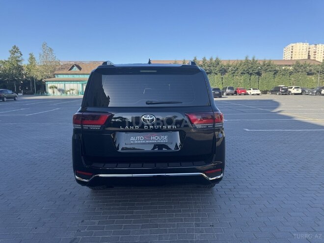 Toyota Land Cruiser-7