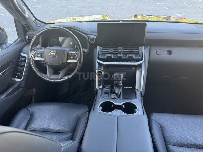 Toyota Land Cruiser-11