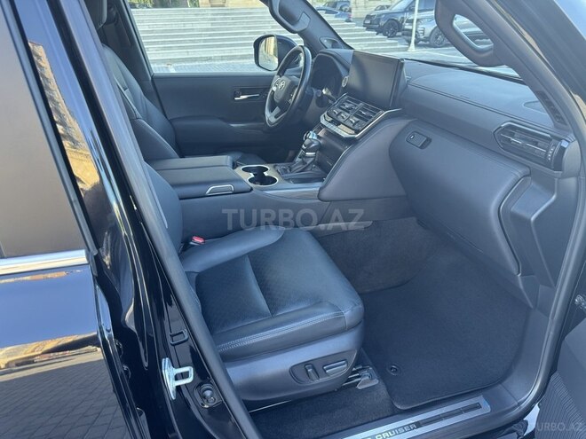Toyota Land Cruiser-9