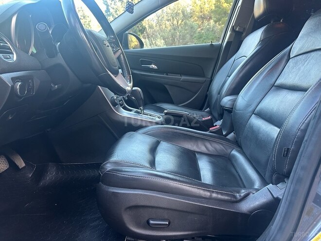 Chevrolet Cruze-12
