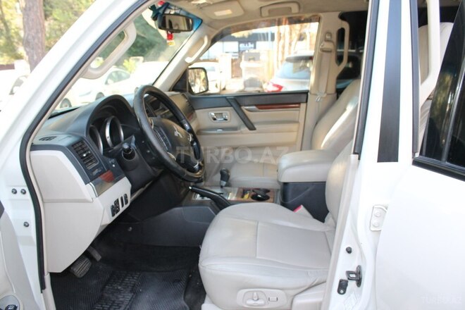 Mitsubishi Pajero 2008, 307,000 km - 3.2 l - Bakı