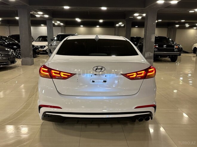 Hyundai Elantra-8