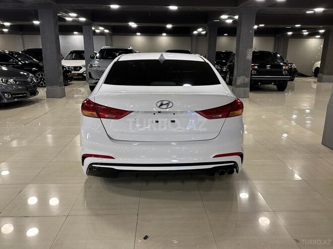 Hyundai Elantra-4