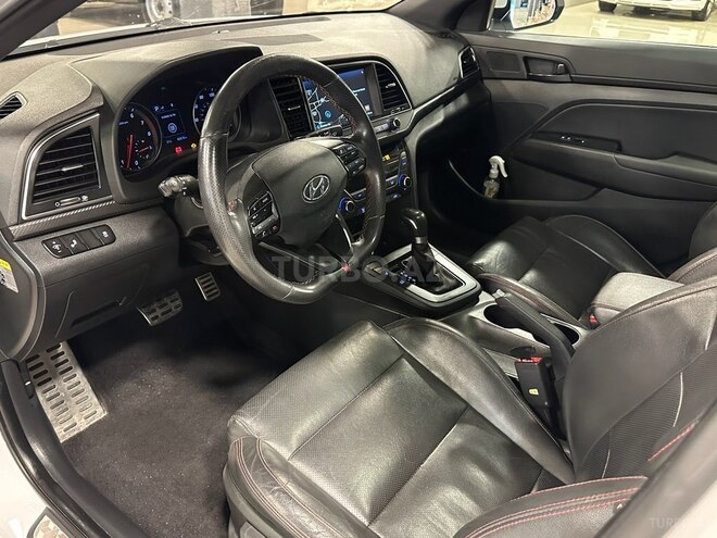 Hyundai Elantra-10