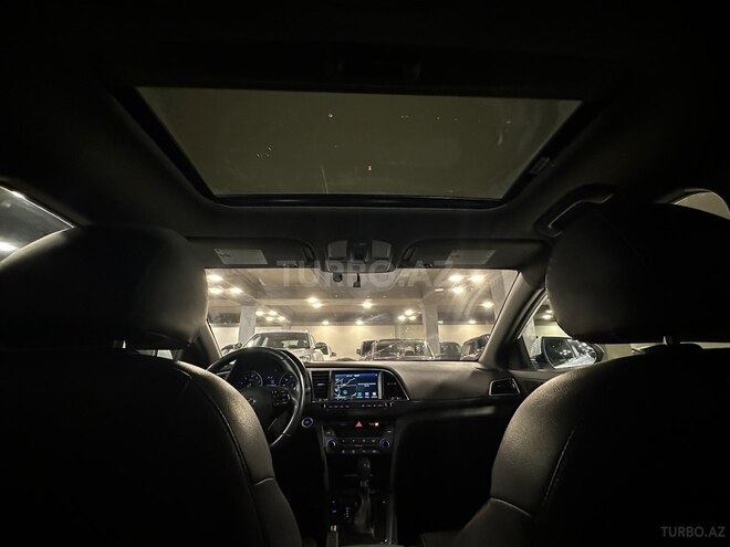 Hyundai Elantra-12