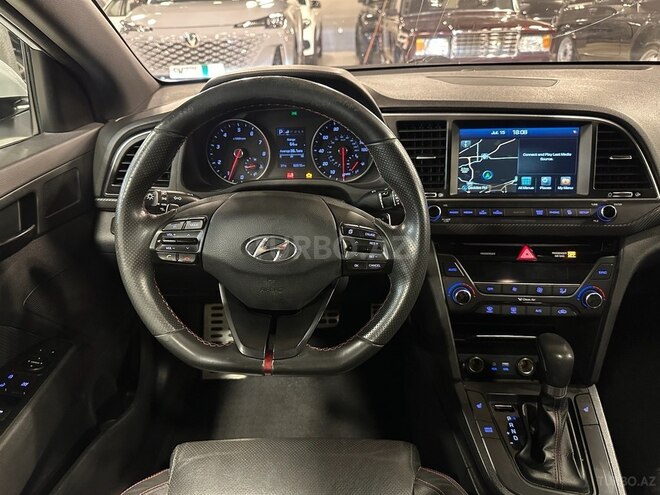Hyundai Elantra-9