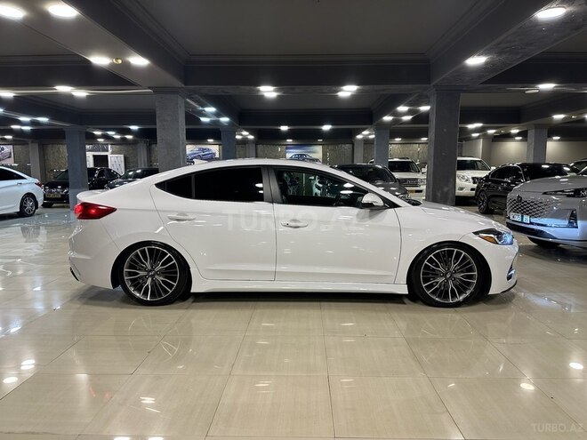 Hyundai Elantra-5