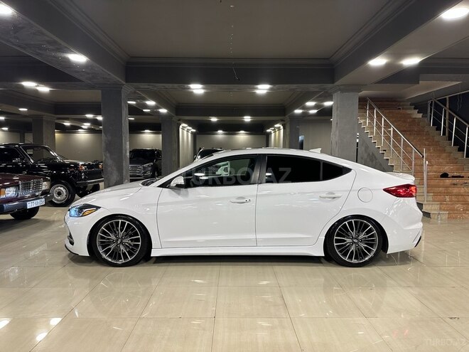 Hyundai Elantra-6