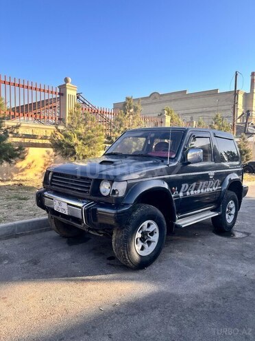 Mitsubishi Pajero-4