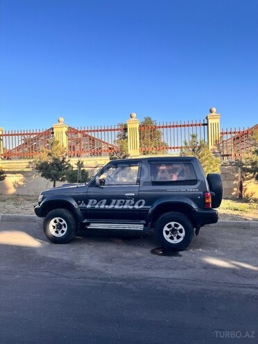 Mitsubishi Pajero-6